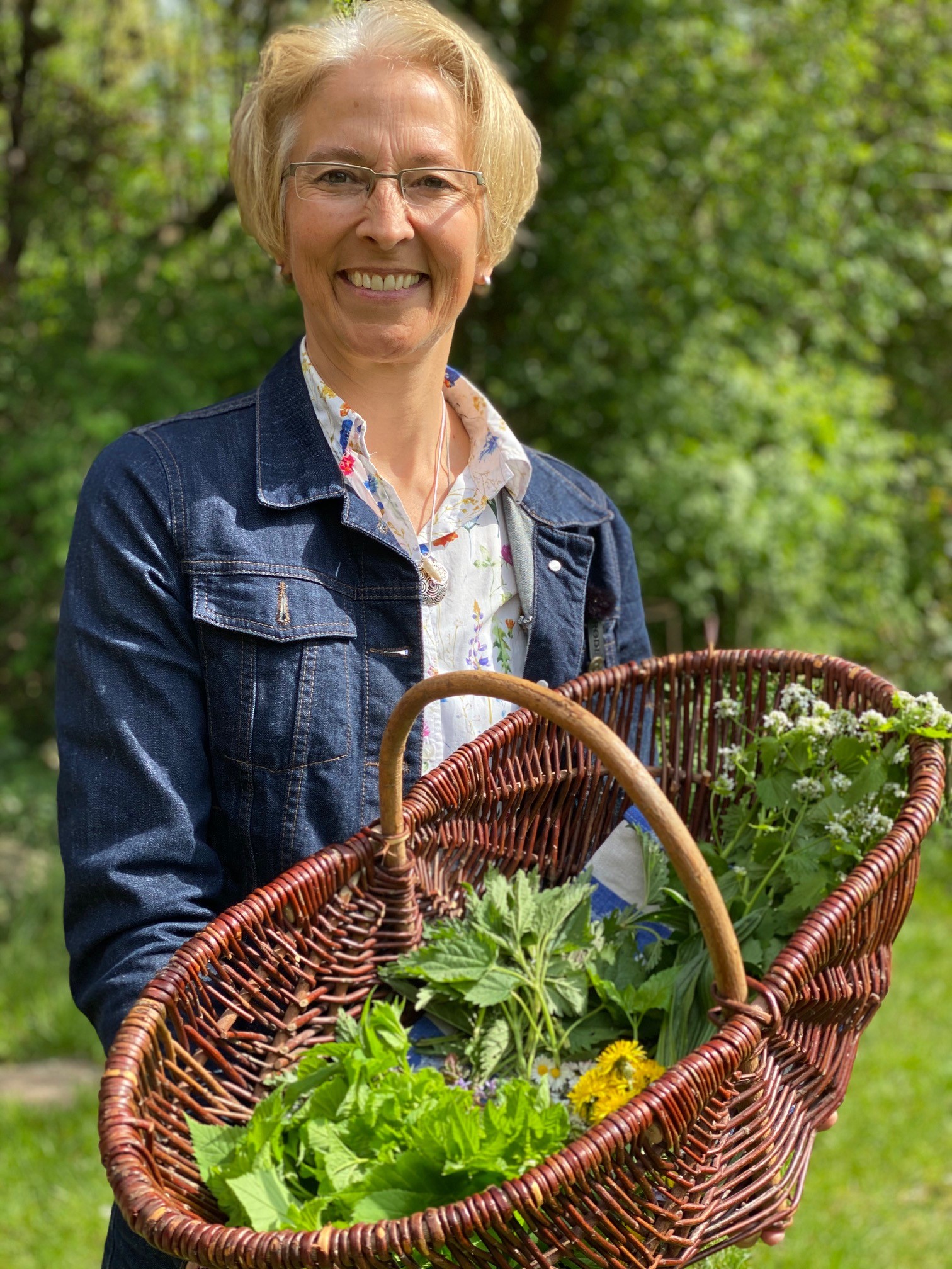 Andrea mit vollem Korb